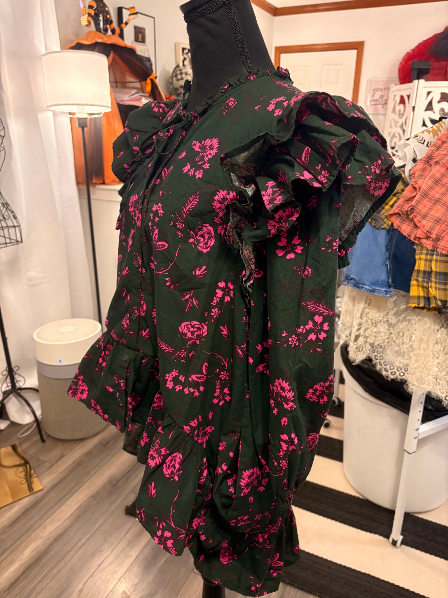 Sami Hi/Lo Top Fits a Large/XL