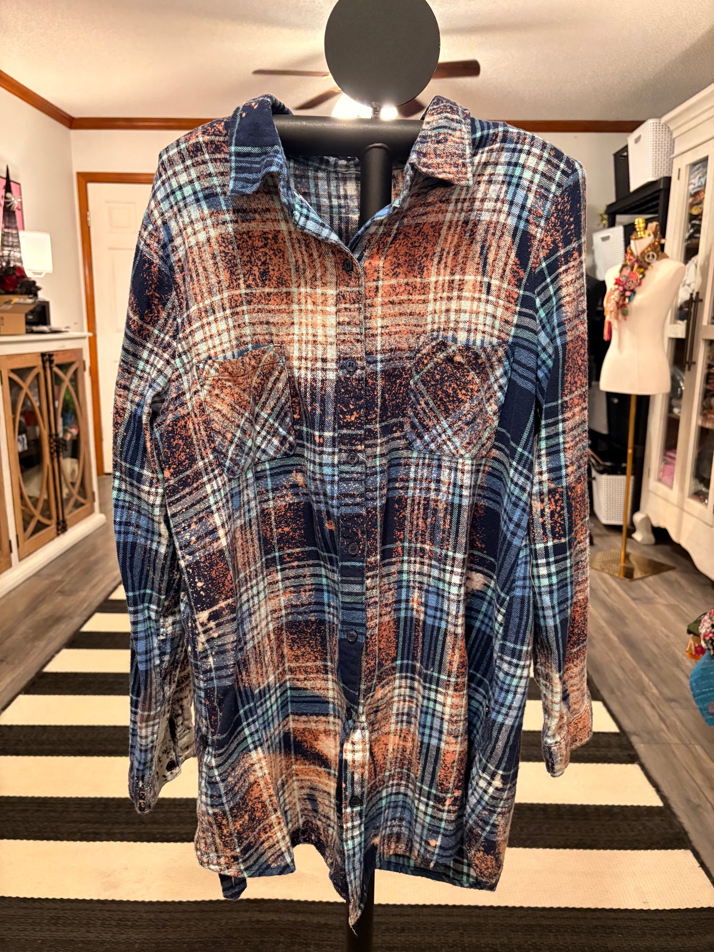 Lynard Skynard Flashy Flannel
Fits a Small to Large 2-12