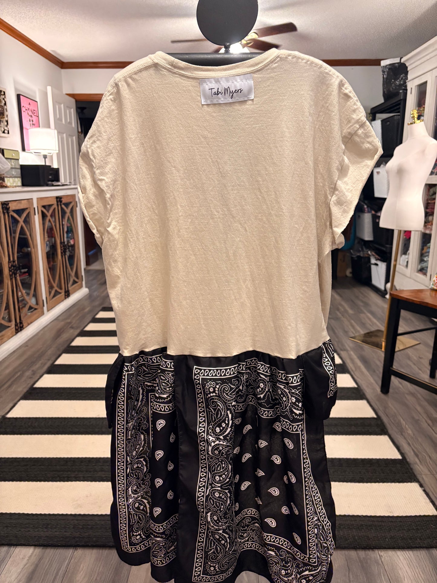Bad Mamacita Drama Ho/Lo Bandana Tee One size fits a Small to XL 4-14