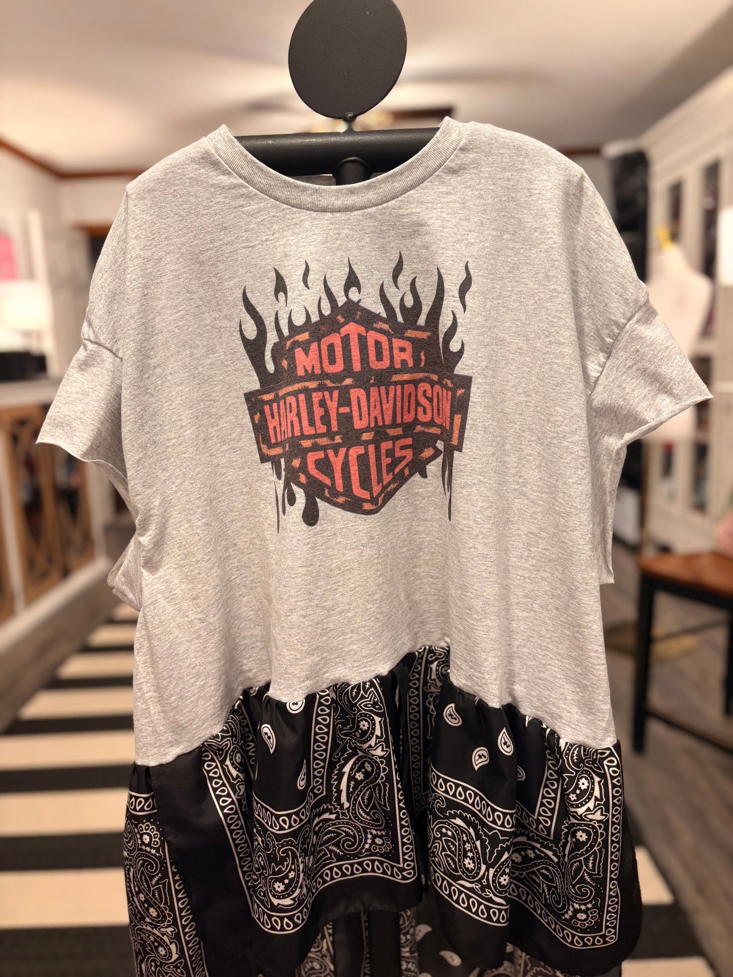 Hog Drama Ho/Lo Bandana Tee One size fits a Large to 2X 10-16