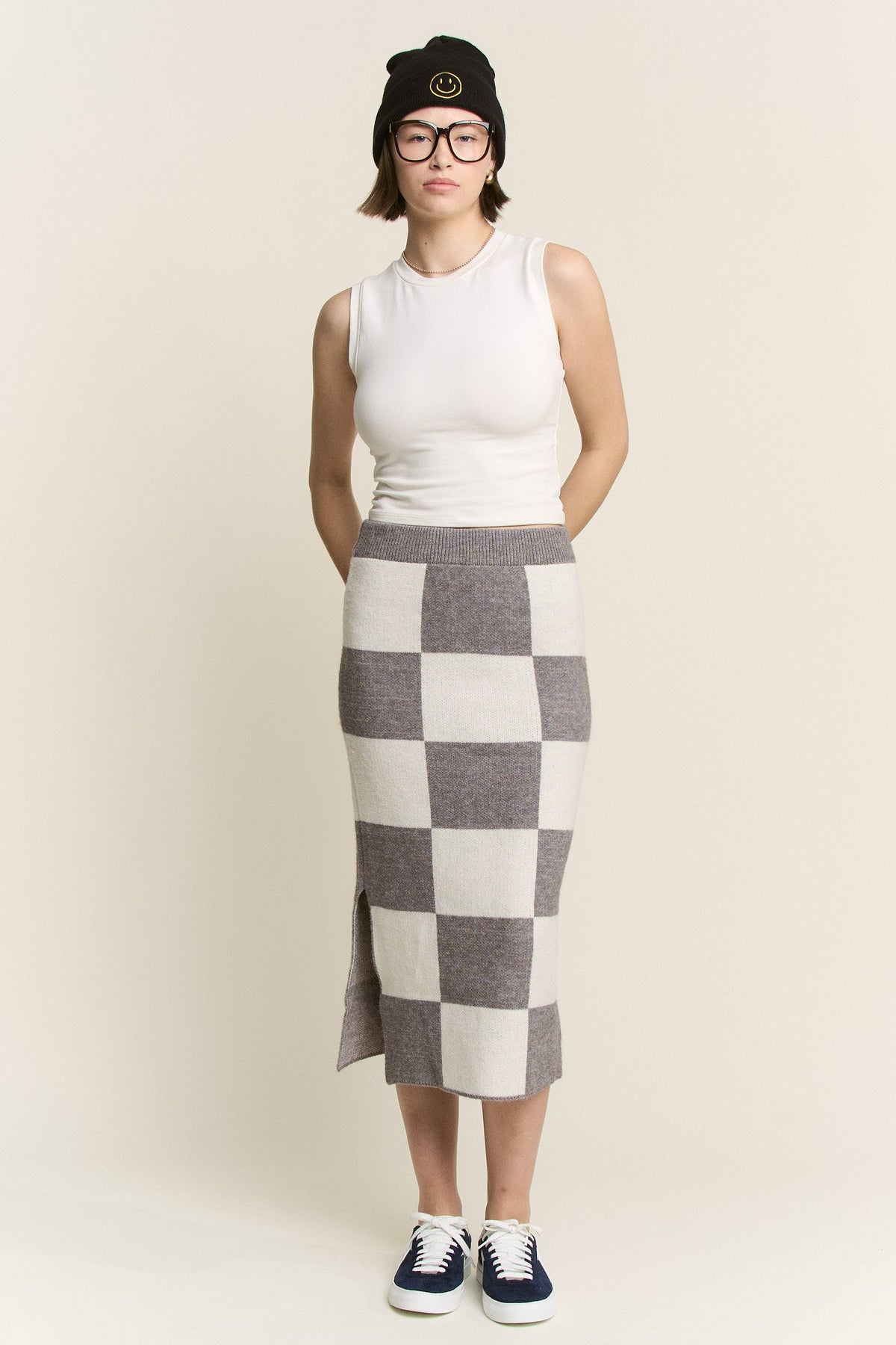 PLUS BIG CHECKERED PAST KNIT PENCIL MIDI SKIRT W/ SIDE SLIT: BLACK/WHITE / 1X/2X