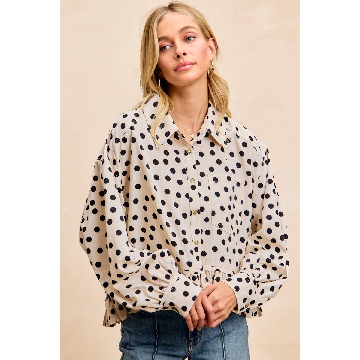 CRINKLE POLKA DOT RUFFLED HEM BUTTON UP SHIRT TOP: CREAM/BLACK / M 6-10