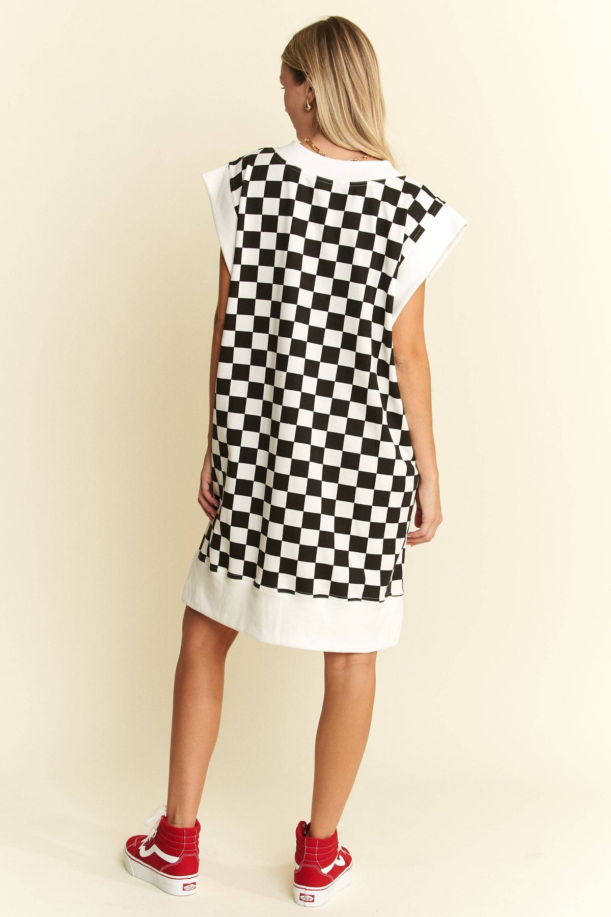 V-NECK CHECKERD DRESS: Black