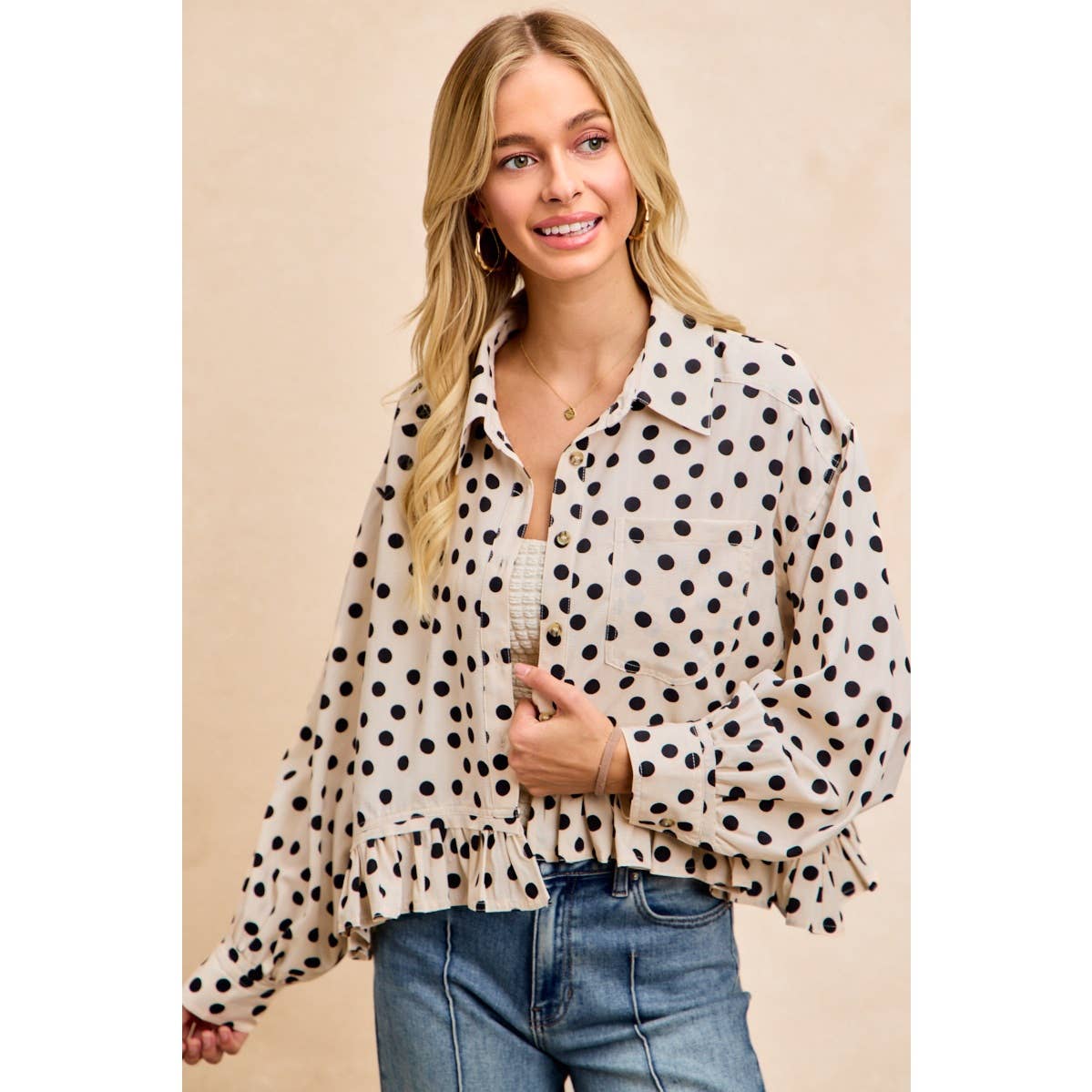 CRINKLE POLKA DOT RUFFLED HEM BUTTON UP SHIRT TOP: CREAM/BLACK / S 2-6