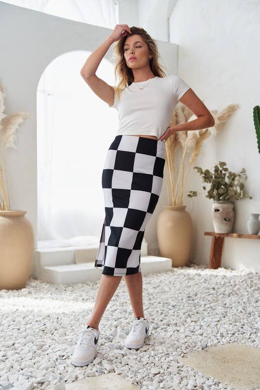 PLUS BIG CHECKERED PAST KNIT PENCIL MIDI SKIRT W/ SIDE SLIT: BLACK/WHITE / 1X/2X