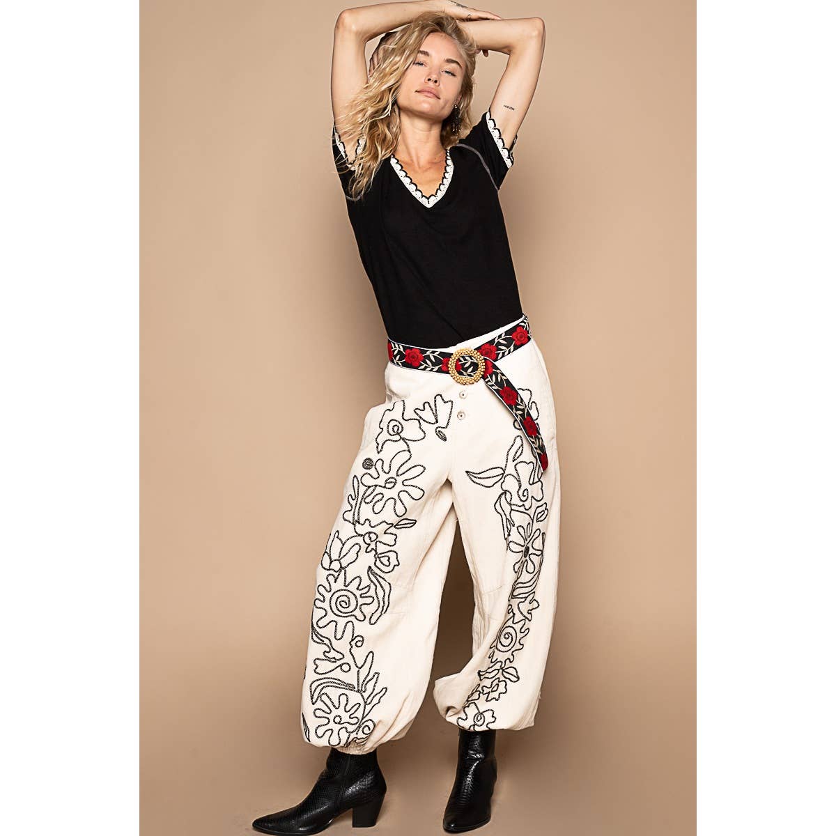 Floral embroidered pattern solid twill pants: DRIED APPLE / M