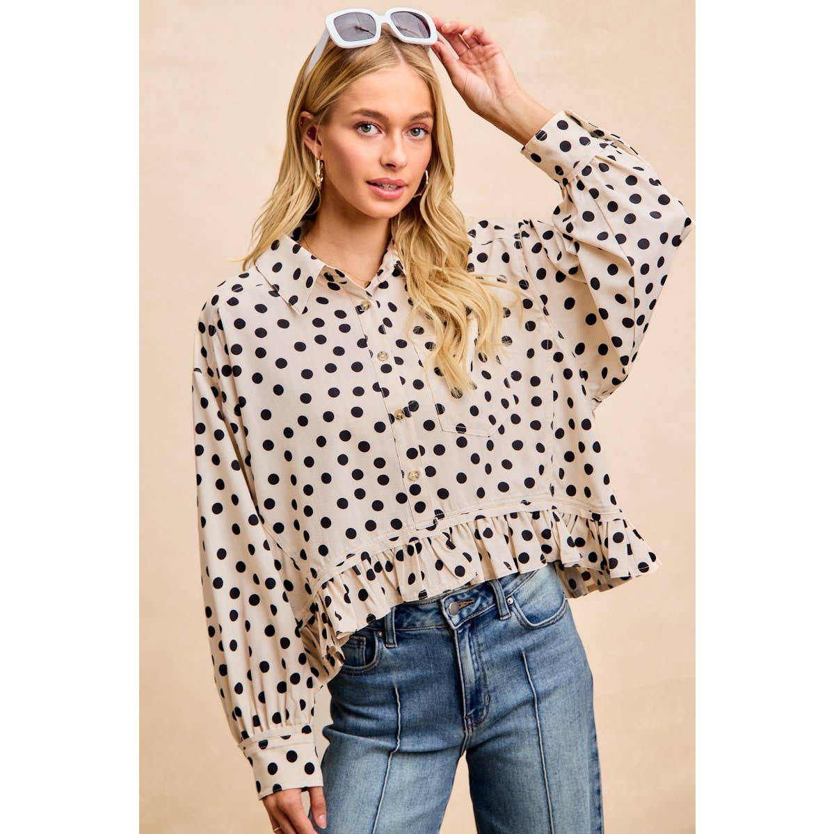 CRINKLE POLKA DOT RUFFLED HEM BUTTON UP SHIRT TOP: CREAM/BLACK / M 6-10
