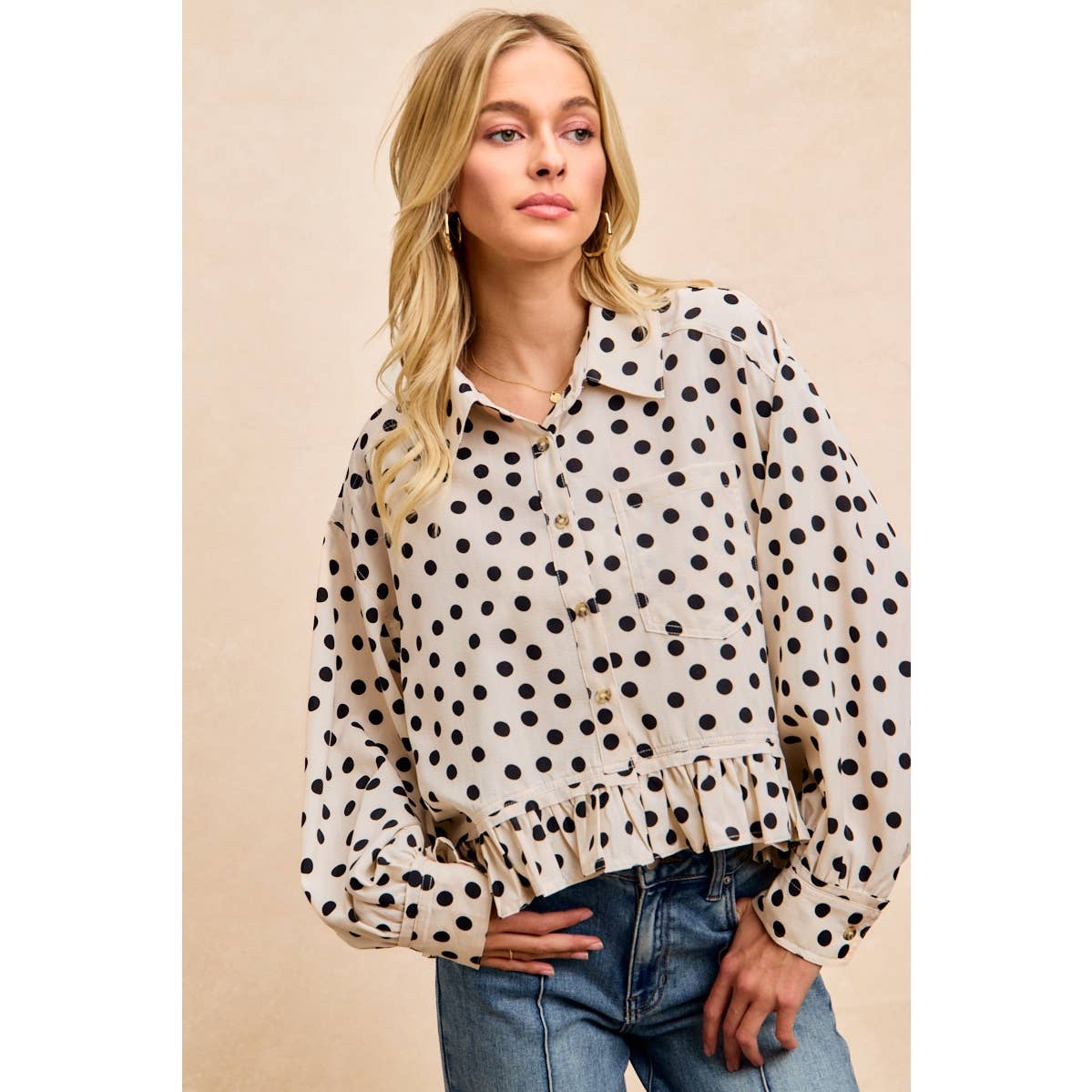 CRINKLE POLKA DOT RUFFLED HEM BUTTON UP SHIRT TOP: CREAM/BLACK / M 6-10