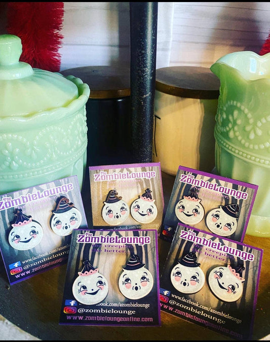 Laughing Luna Earrings: Stud