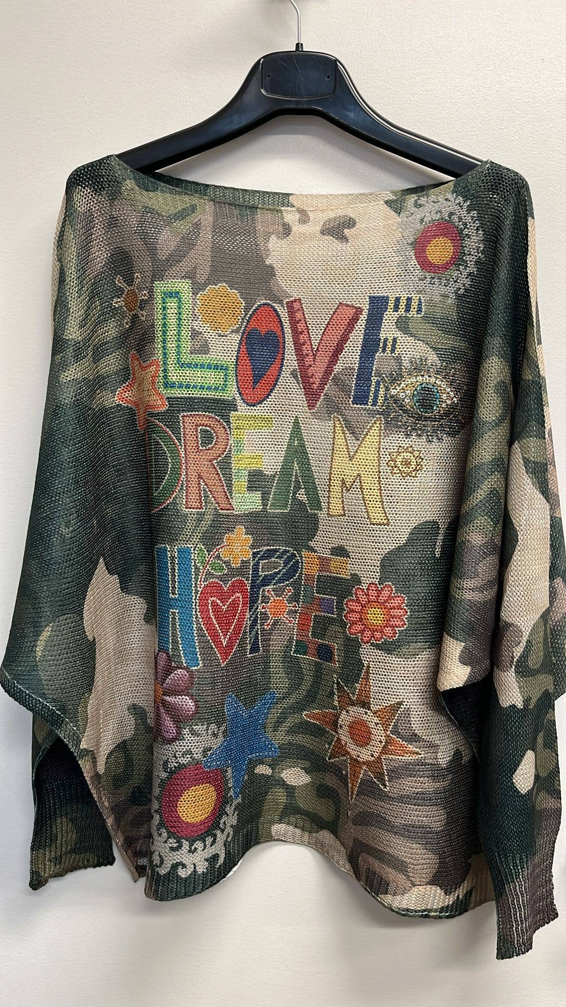 VI130 LOVE CAMO Round Neck Knit Printed Sweater LOOWIE