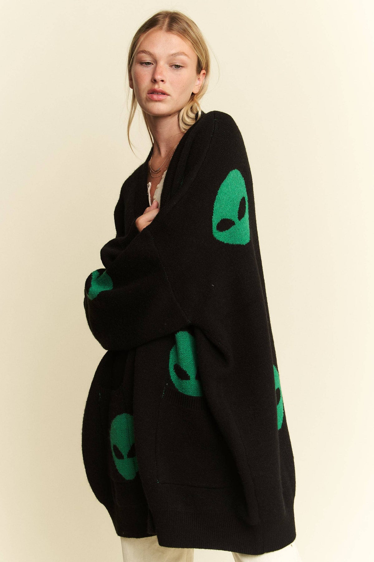 OVERSIZED ALIEN CARDIGAN: Black